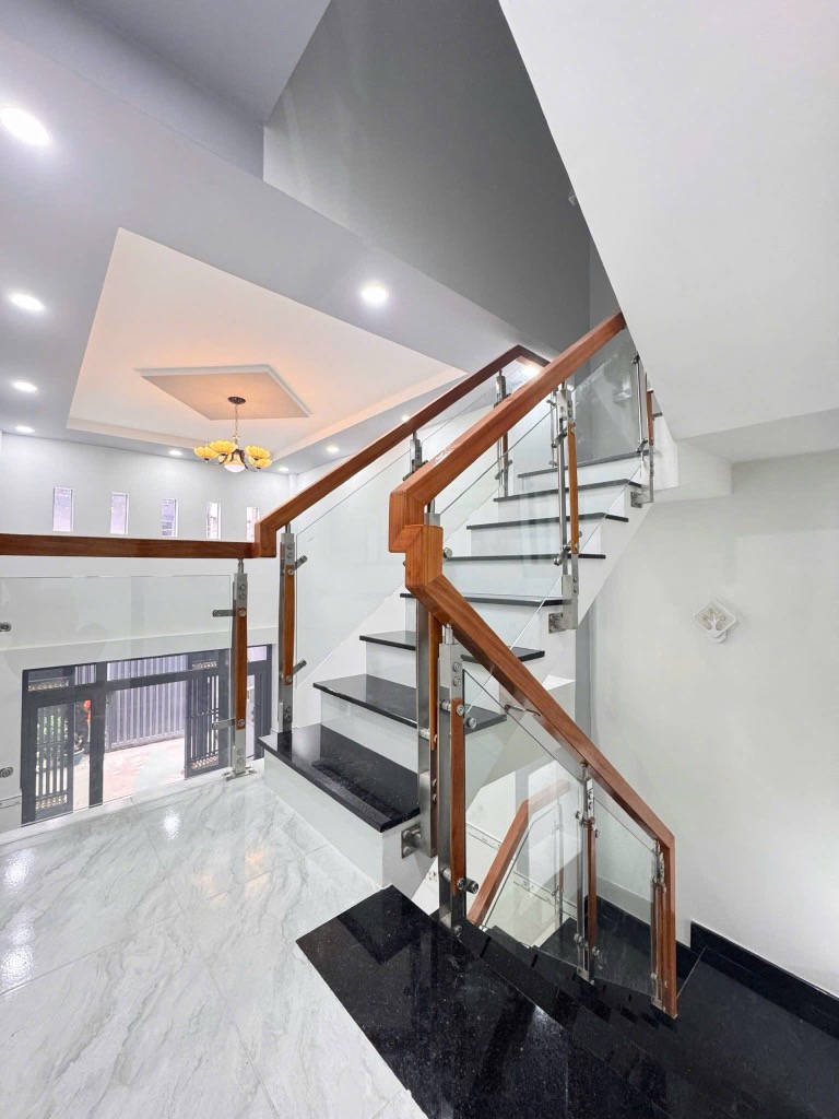 GẦN BỐN XÃ, NGAY LÊ VĂN QUỚI, 43M2, 3 TẦNG, HẺM XE HƠI, SỔ NỞ HẬU GIÁ NHỈNH 4 TỶ - Ảnh 1